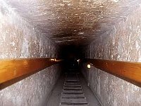 Pyramide de Chefren passage interieur,-2058-04tb